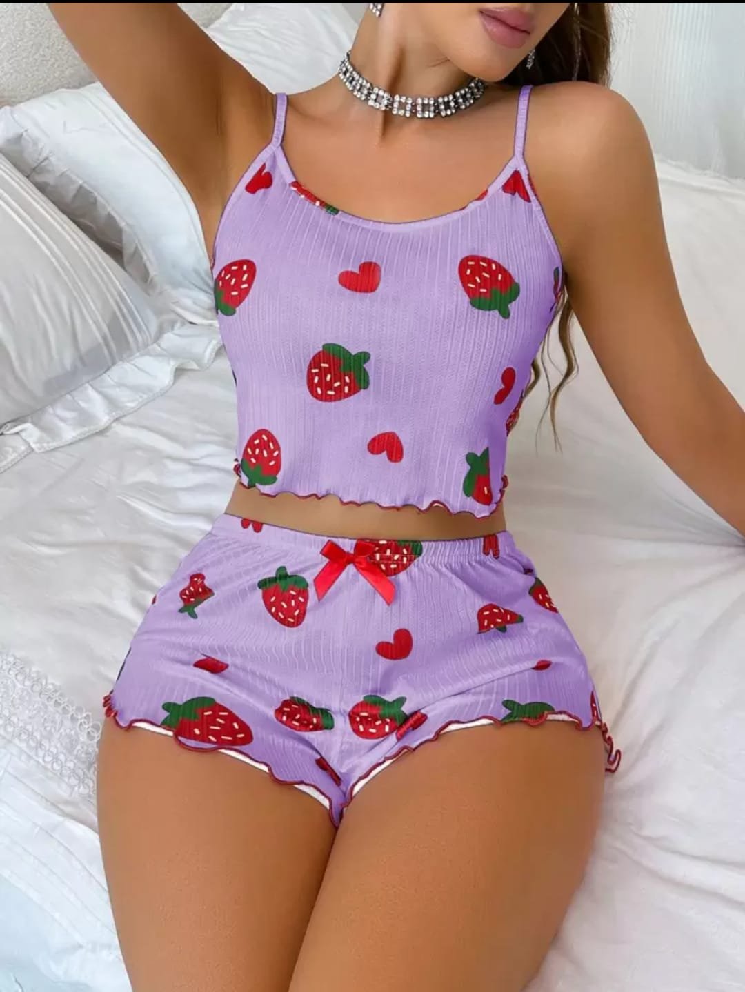 Pijama bənövşəyi çiyələkli Pijama bənövşəyi çiyələkli