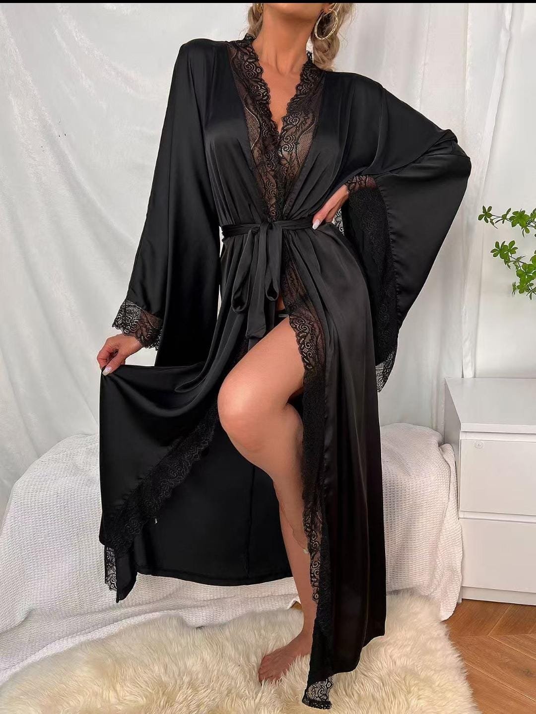 Xalat qara saten krujevalı Xalat qara saten krujevalı