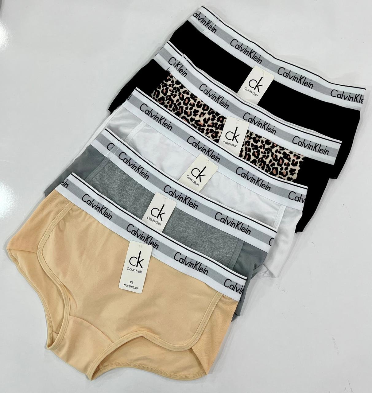 Calvin Klein naxışlı və klassik pambıq alt paltarı Calvin Klein naxışlı və klassik pambıq alt paltarı