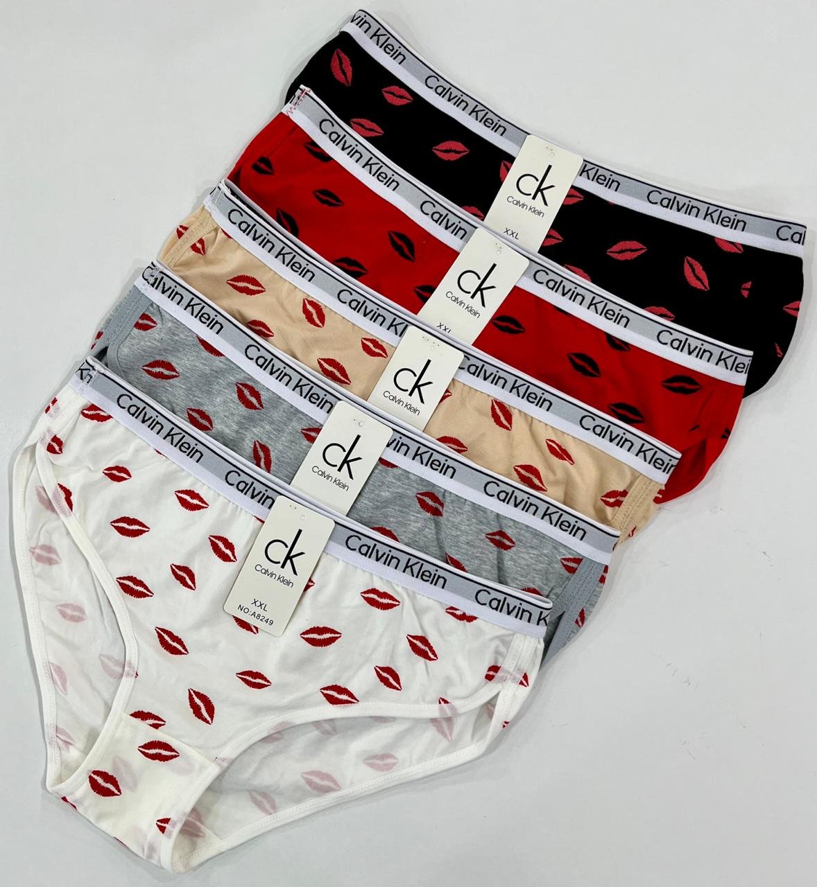 Calvin Klein Dodaq Naxışlı Pambıq Tuman Calvin Klein Dodaq Naxışlı Pambıq Tuman