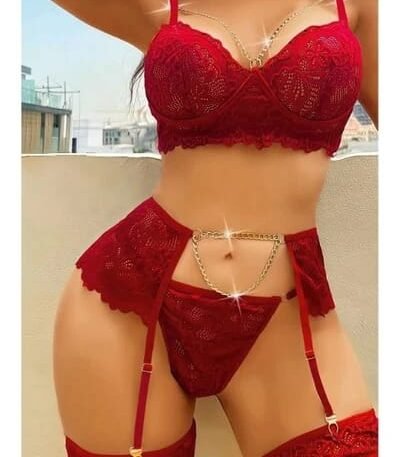 Fantazi qırmızı zəncirli