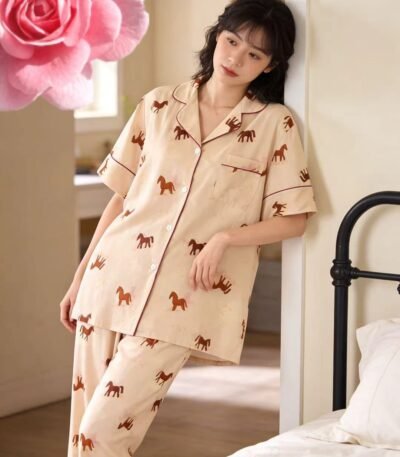 Pijama at naxışlı şalvarlı